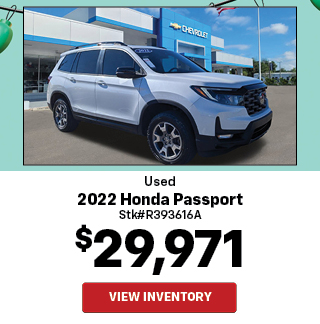 PRE-OWNED 2023 Chevrolet Traverse LT 